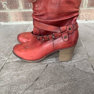 Faded red ankle booties size 7 NWT